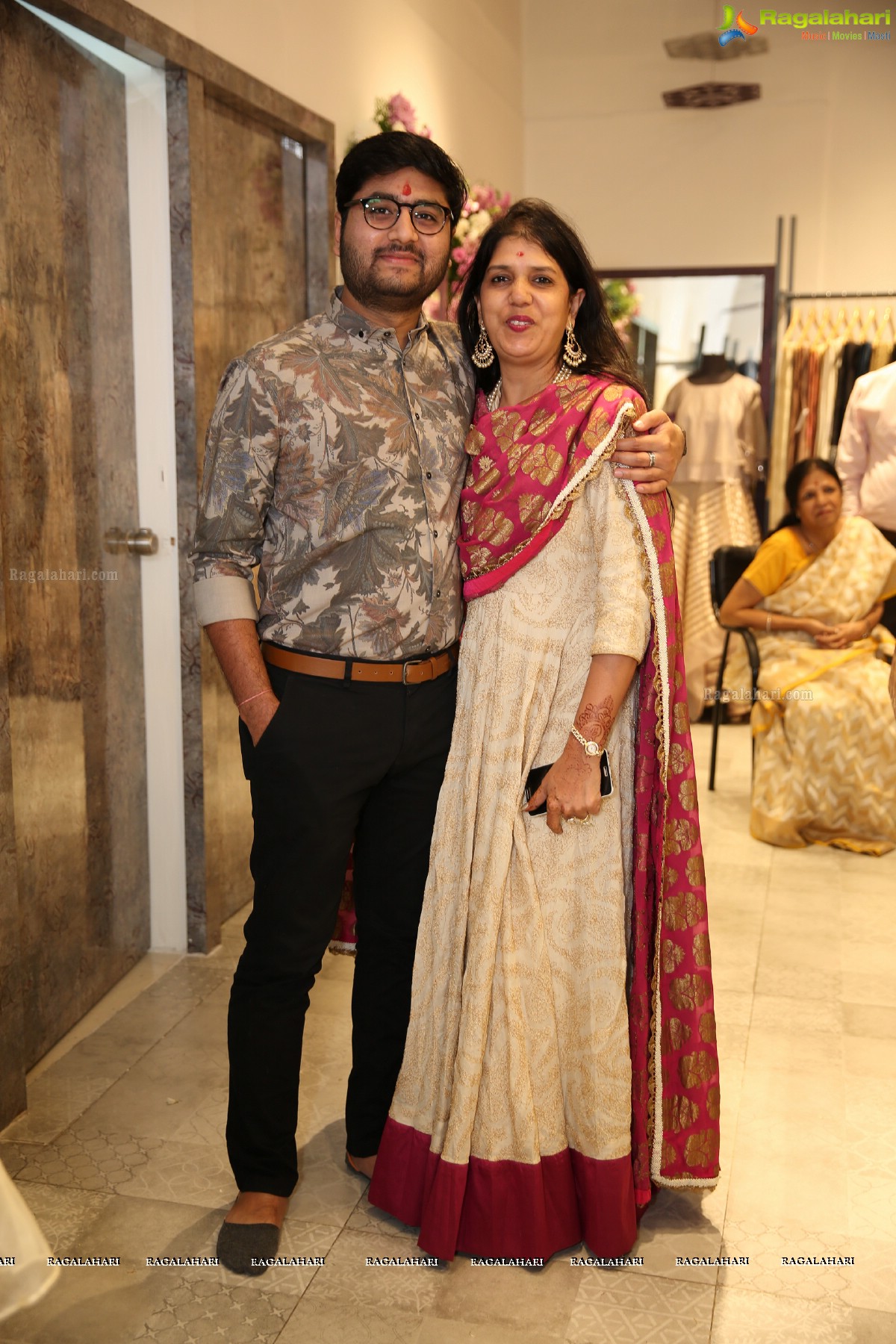 Pinkey Agarwal 's Purple Feathers Designer Store Launch