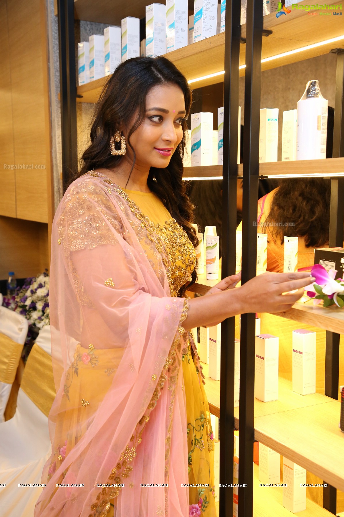 Salon Hair Crush Launch at Manikonda, Bigg Boss 3 Stars Graced The Event