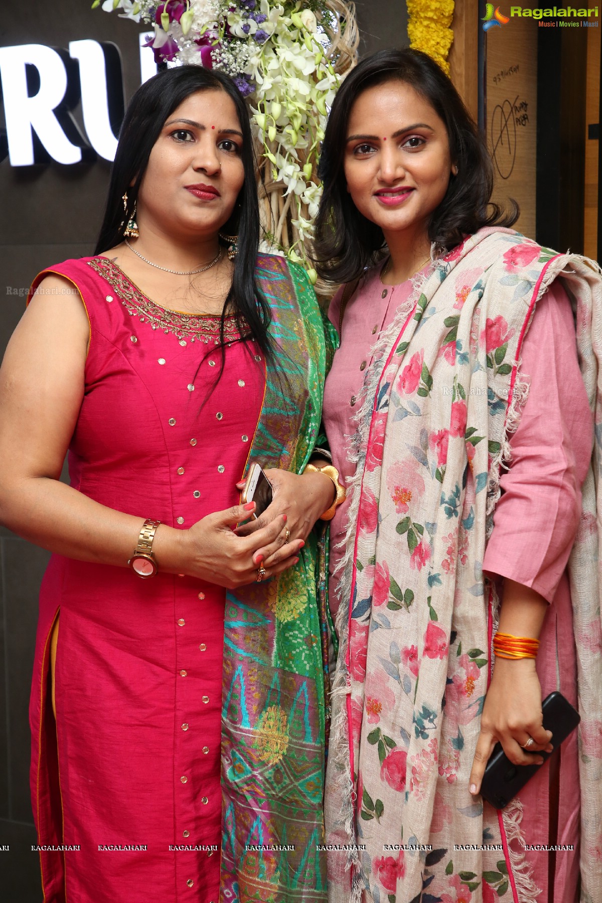 Salon Hair Crush Launch at Manikonda, Bigg Boss 3 Stars Graced The Event