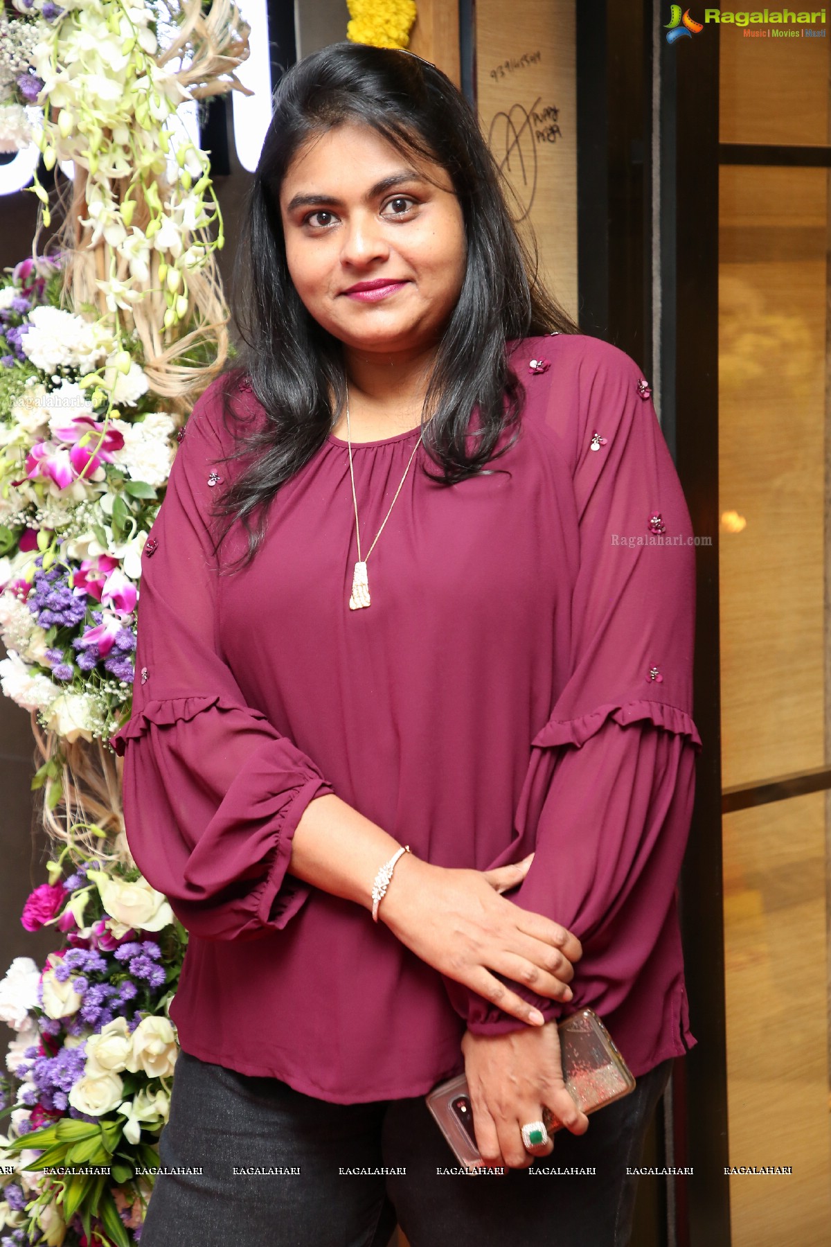 Salon Hair Crush Launch at Manikonda, Bigg Boss 3 Stars Graced The Event