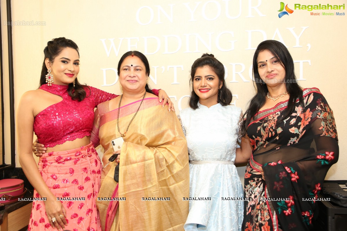 Salon Hair Crush Launch at Manikonda, Bigg Boss 3 Stars Graced The Event