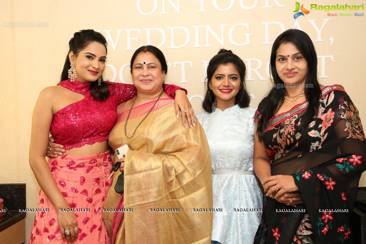 Salon Hair Crush Launch at Manikonda, Bigg Boss 3 Stars Graced The Event