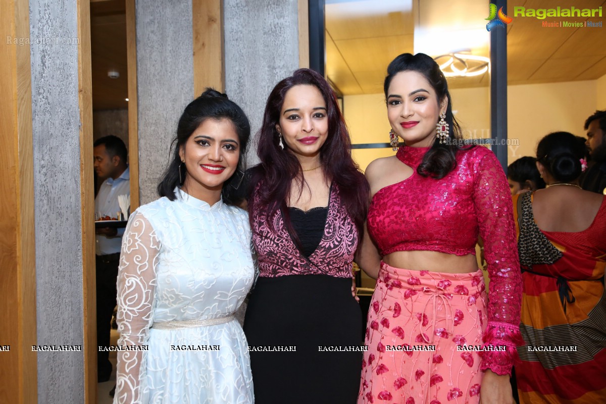 Salon Hair Crush Launch at Manikonda, Bigg Boss 3 Stars Graced The Event