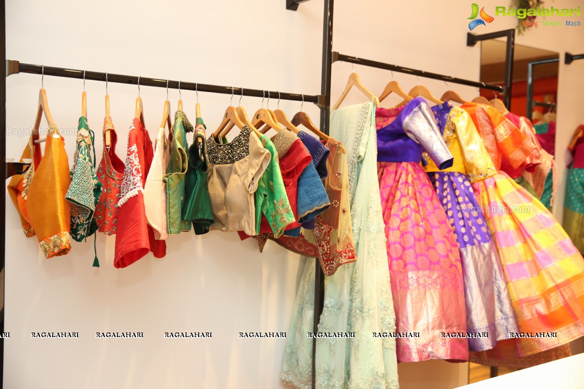Sri Krishna Silks Exclusive Weaves Launch at Banjara Hills by Nidhhi Agerwal
