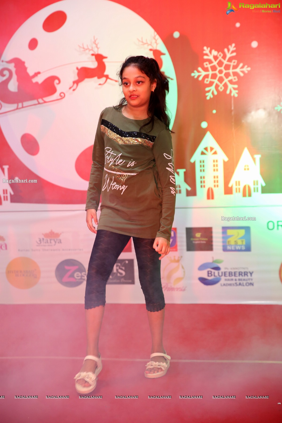 Hyderabad Bloggers.Com Fashion Show at City Center Mall