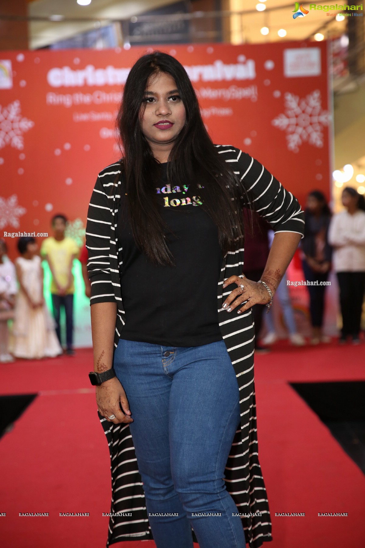 Hyderabad Bloggers.Com Fashion Show at City Center Mall