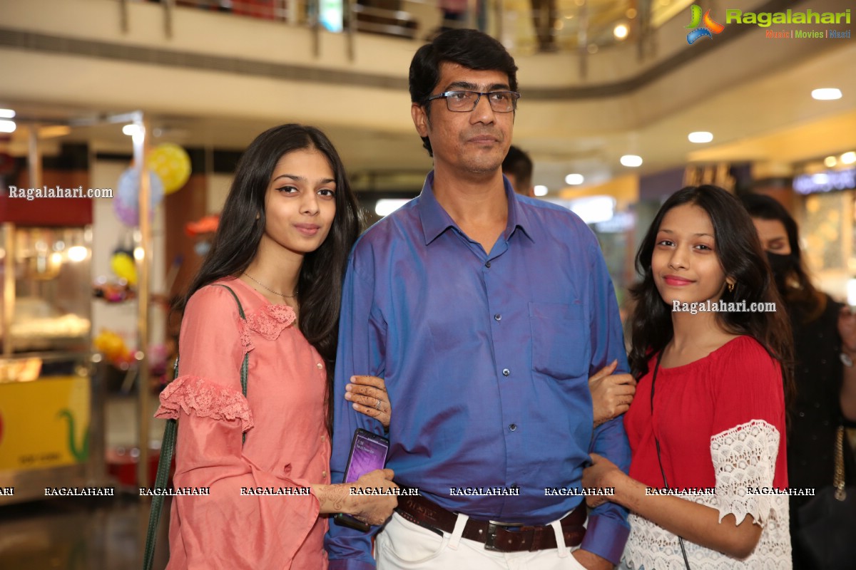 Hyderabad Bloggers.Com Fashion Show at City Center Mall