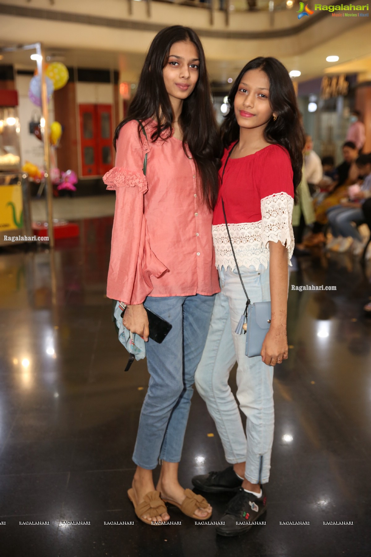 Hyderabad Bloggers.Com Fashion Show at City Center Mall