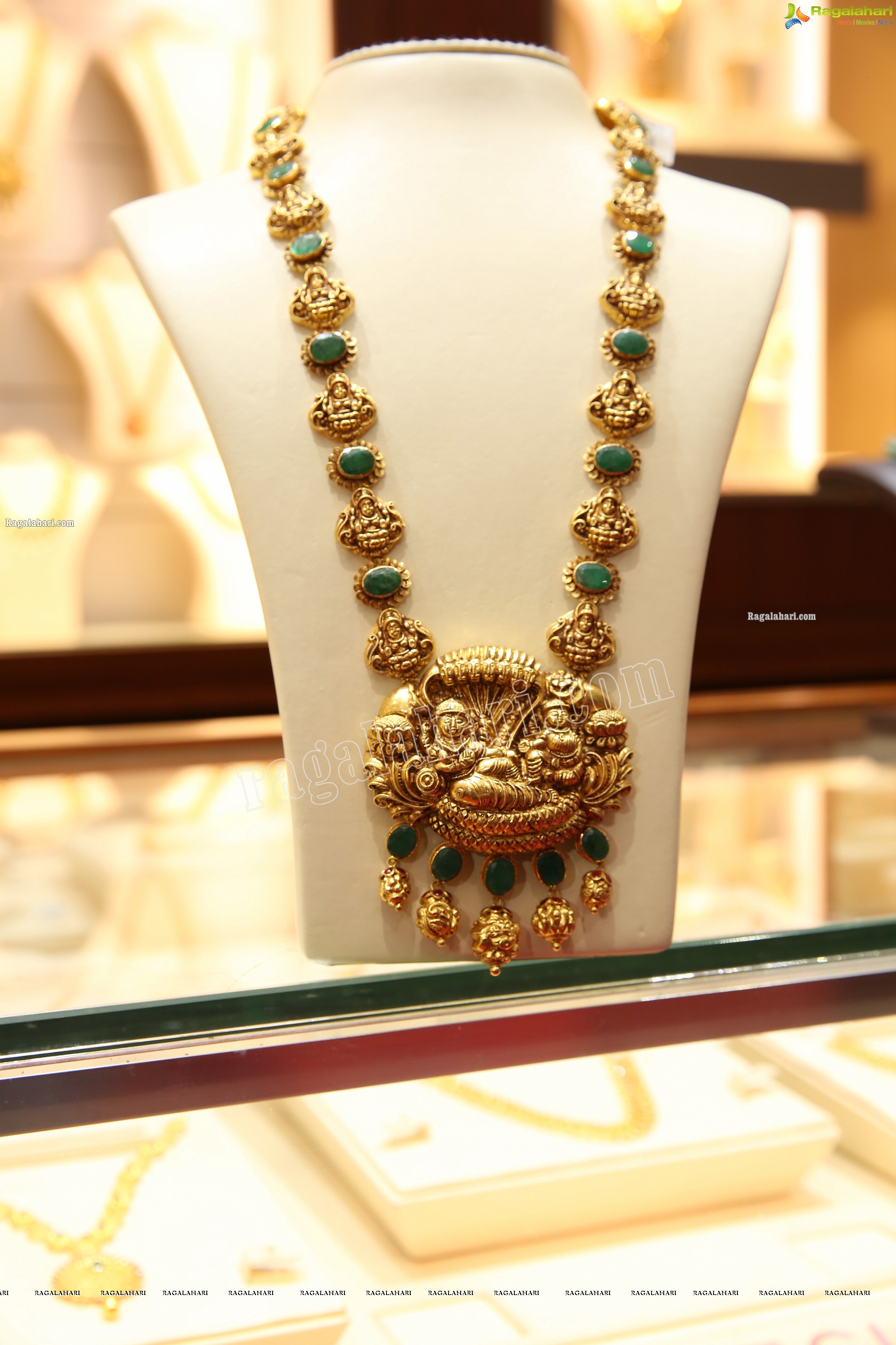 Malabar Gold & Diamonds Artistry Jewellery Showcase at Somajiguda Showroom