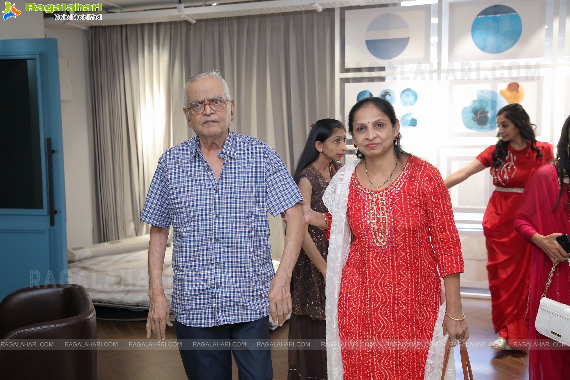 Tollywood Actor VJ Sunny inaugurated the Vraj Décor Store at Banjara Hills