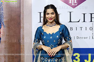 Hamida Khatoon Launches Hilife Fashion Showcase Poster