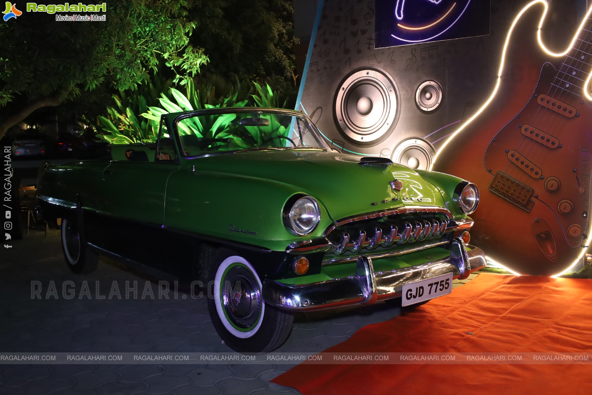 Lion Kiron Hosts a Grand Retro Edition-Themed K Party at Butta Convention