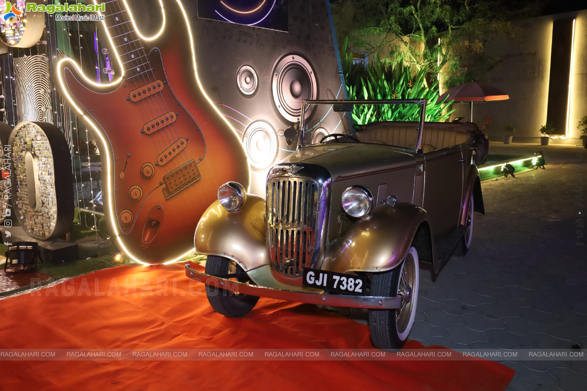 Lion Kiron Hosts a Grand Retro Edition-Themed K Party at Butta Convention