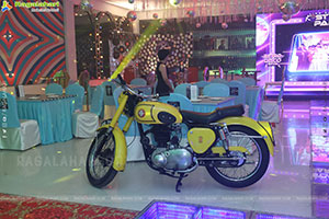 Lion Kiron Hosts a Grand Retro Edition-Themed K Party 