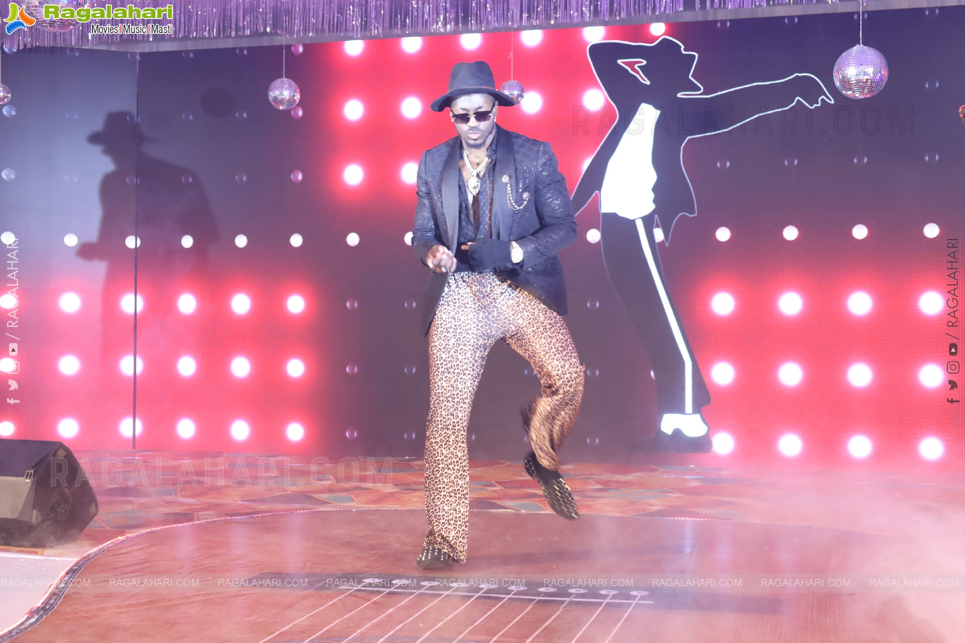 Lion Kiron Hosts a Grand Retro Edition-Themed K Party at Butta Convention