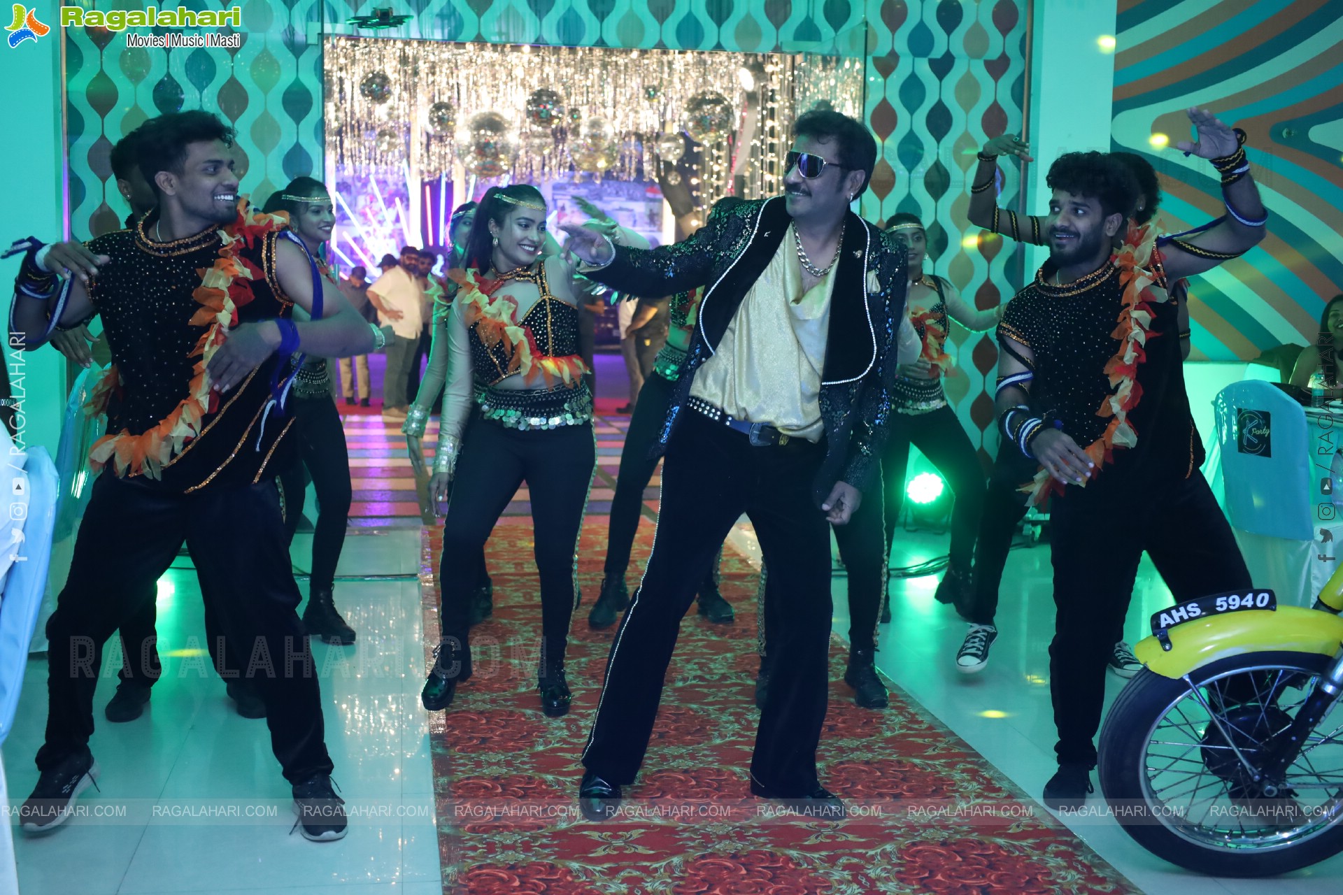 Lion Kiron Hosts a Grand Retro Edition-Themed K Party at Butta Convention