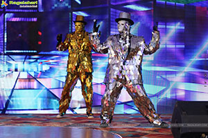 Lion Kiron Hosts a Grand Retro Edition-Themed K Party 