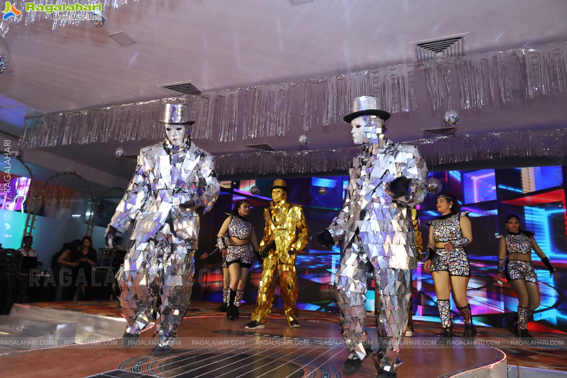 Lion Kiron Hosts a Grand Retro Edition-Themed K Party at Butta Convention