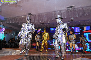 Lion Kiron Hosts a Grand Retro Edition-Themed K Party 