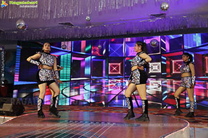 Lion Kiron Hosts a Grand Retro Edition-Themed K Party 