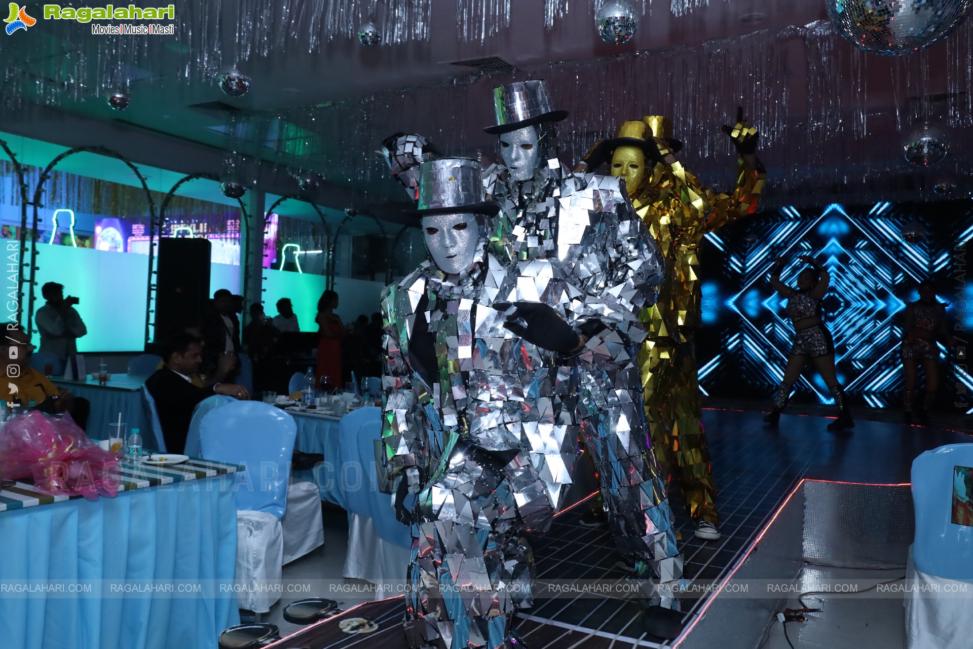 Lion Kiron Hosts a Grand Retro Edition-Themed K Party at Butta Convention