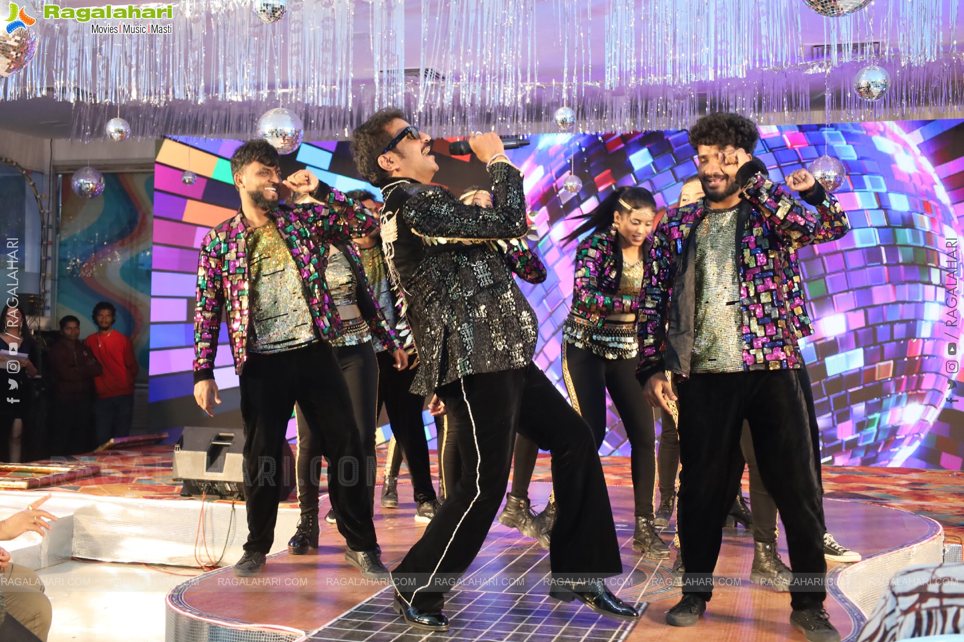 Lion Kiron Hosts a Grand Retro Edition-Themed K Party at Butta Convention