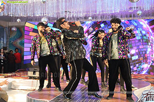 Lion Kiron Hosts a Grand Retro Edition-Themed K Party 