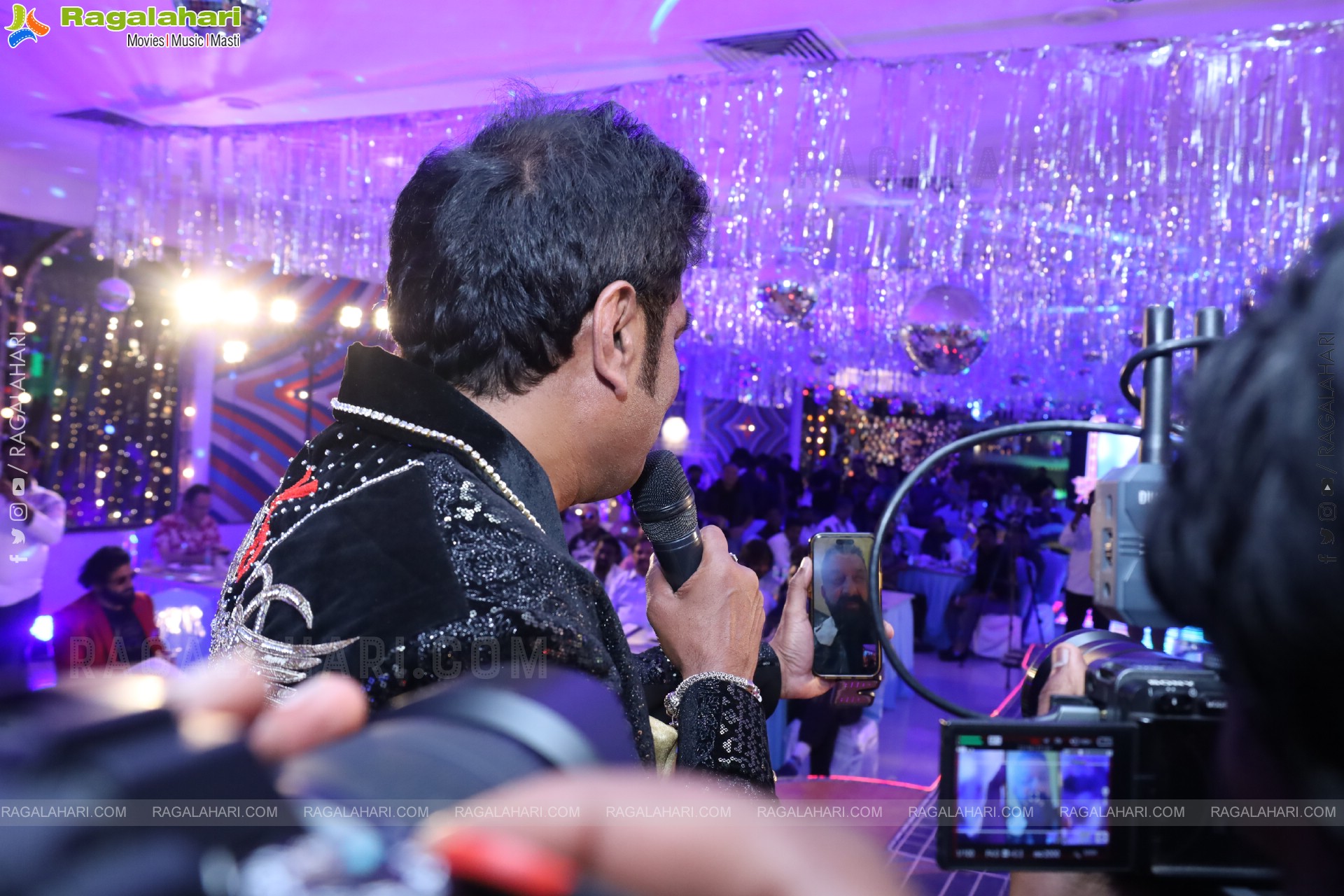 Lion Kiron Hosts a Grand Retro Edition-Themed K Party at Butta Convention