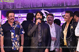 Lion Kiron Hosts a Grand Retro Edition-Themed K Party 