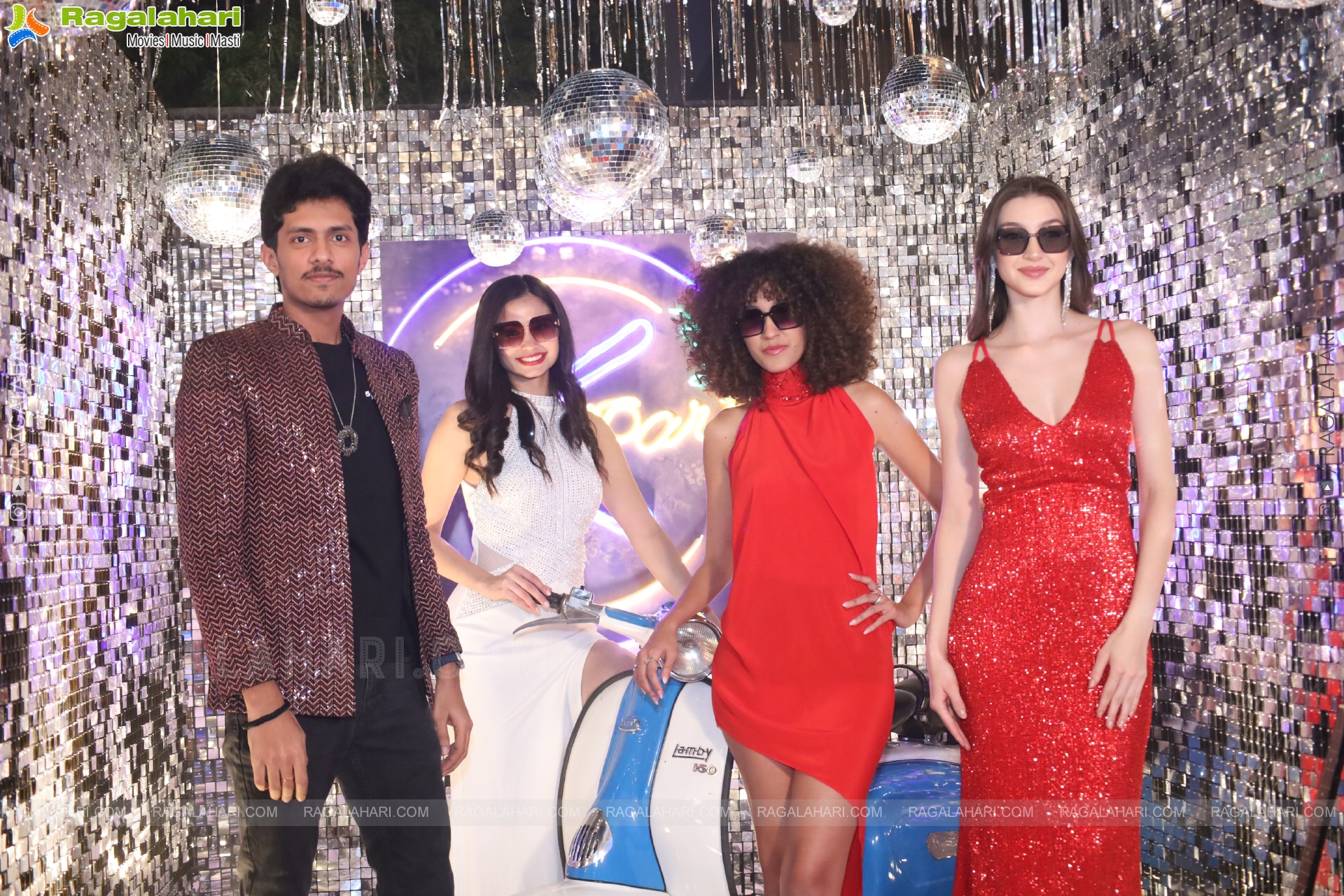 Lion Kiron Hosts a Grand Retro Edition-Themed K Party at Butta Convention