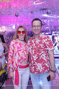 Lion Kiron Hosts a Grand Retro Edition-Themed K Party 