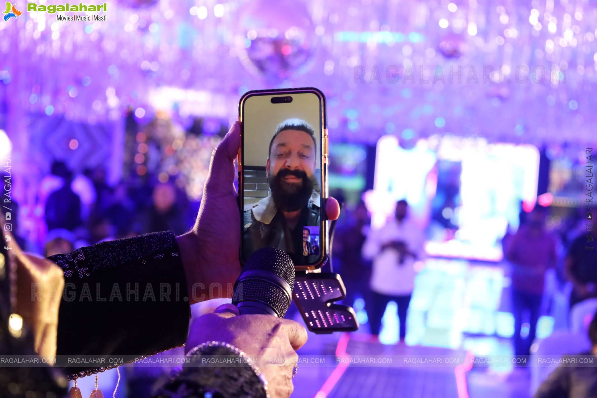 Lion Kiron Hosts a Grand Retro Edition-Themed K Party at Butta Convention