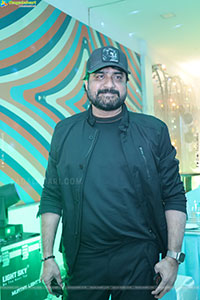 Lion Kiron Hosts a Grand Retro Edition-Themed K Party 