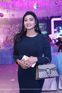 Lion Kiron Hosts a Grand Retro Edition-Themed K Party 