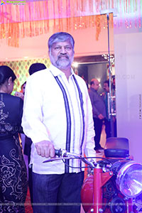 Lion Kiron Hosts a Grand Retro Edition-Themed K Party 
