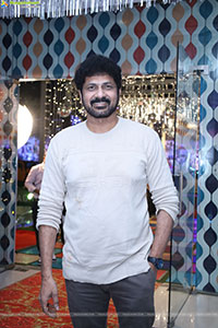 Lion Kiron Hosts a Grand Retro Edition-Themed K Party 