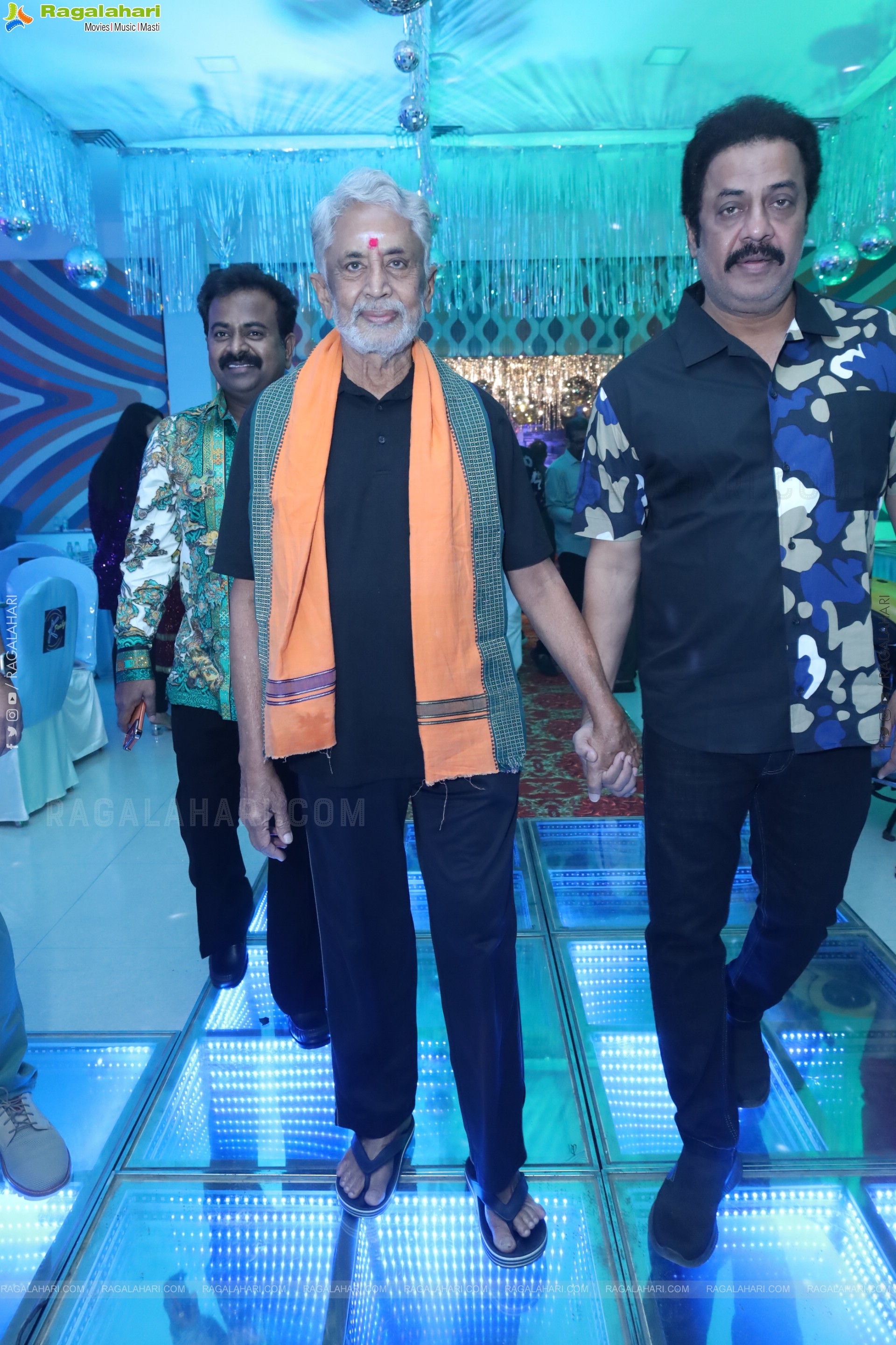 Lion Kiron Hosts a Grand Retro Edition-Themed K Party at Butta Convention