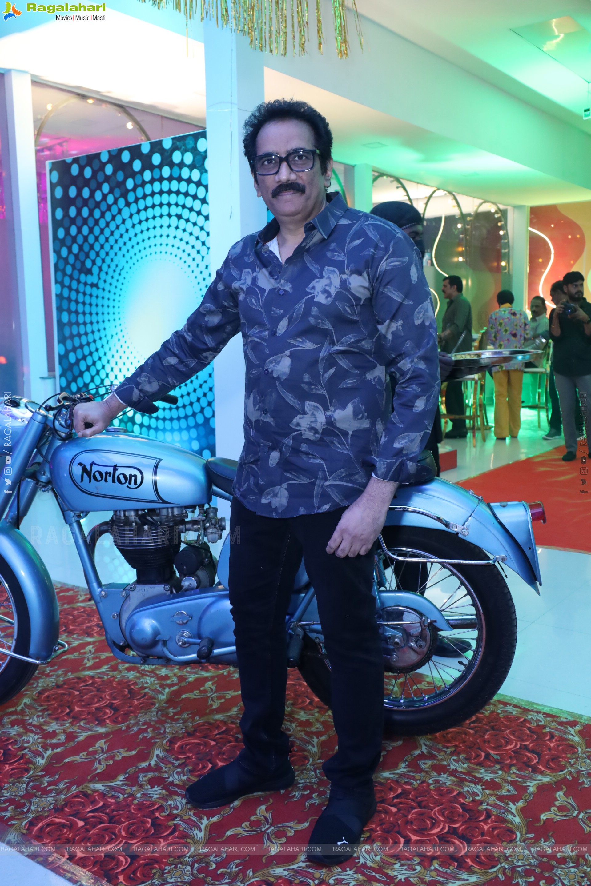 Lion Kiron Hosts a Grand Retro Edition-Themed K Party at Butta Convention