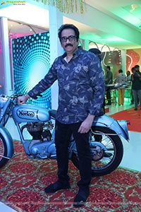 Lion Kiron Hosts a Grand Retro Edition-Themed K Party 