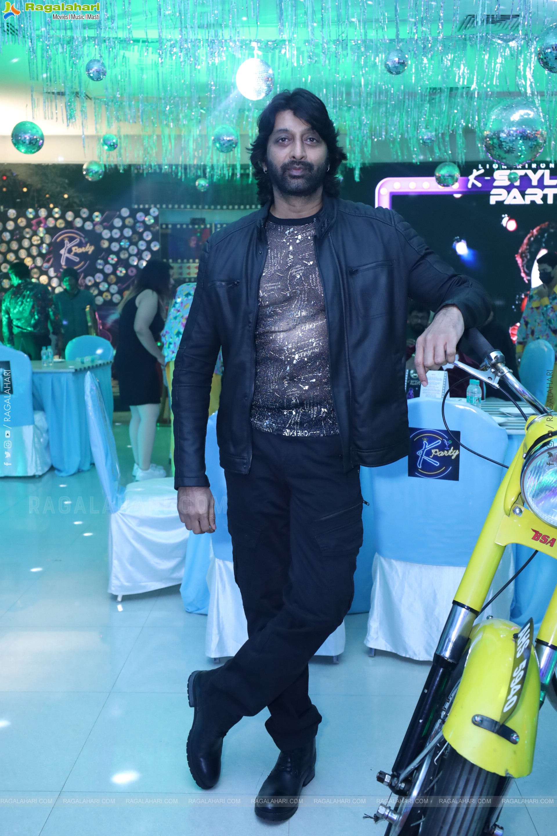 Lion Kiron Hosts a Grand Retro Edition-Themed K Party at Butta Convention