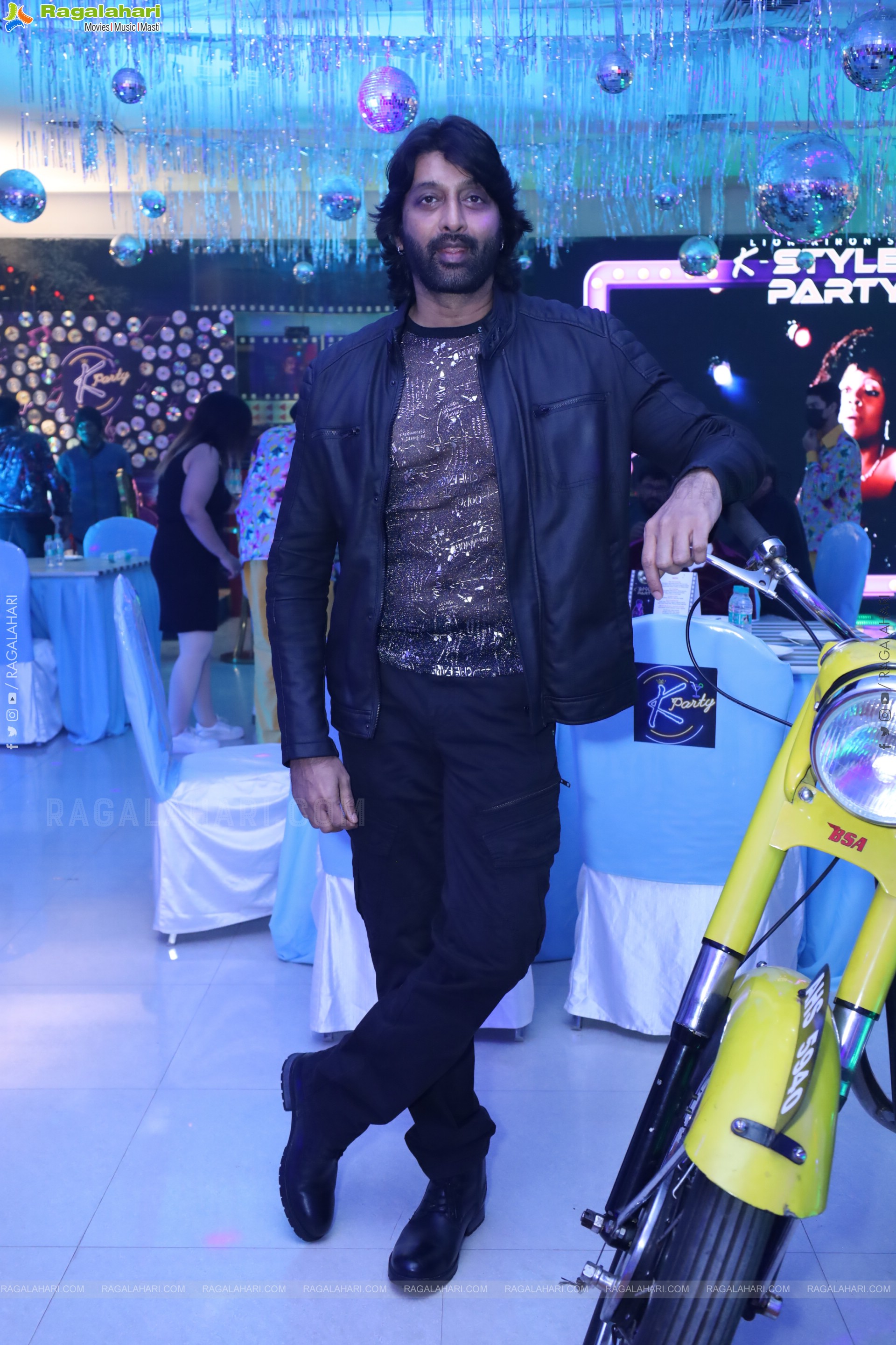 Lion Kiron Hosts a Grand Retro Edition-Themed K Party at Butta Convention