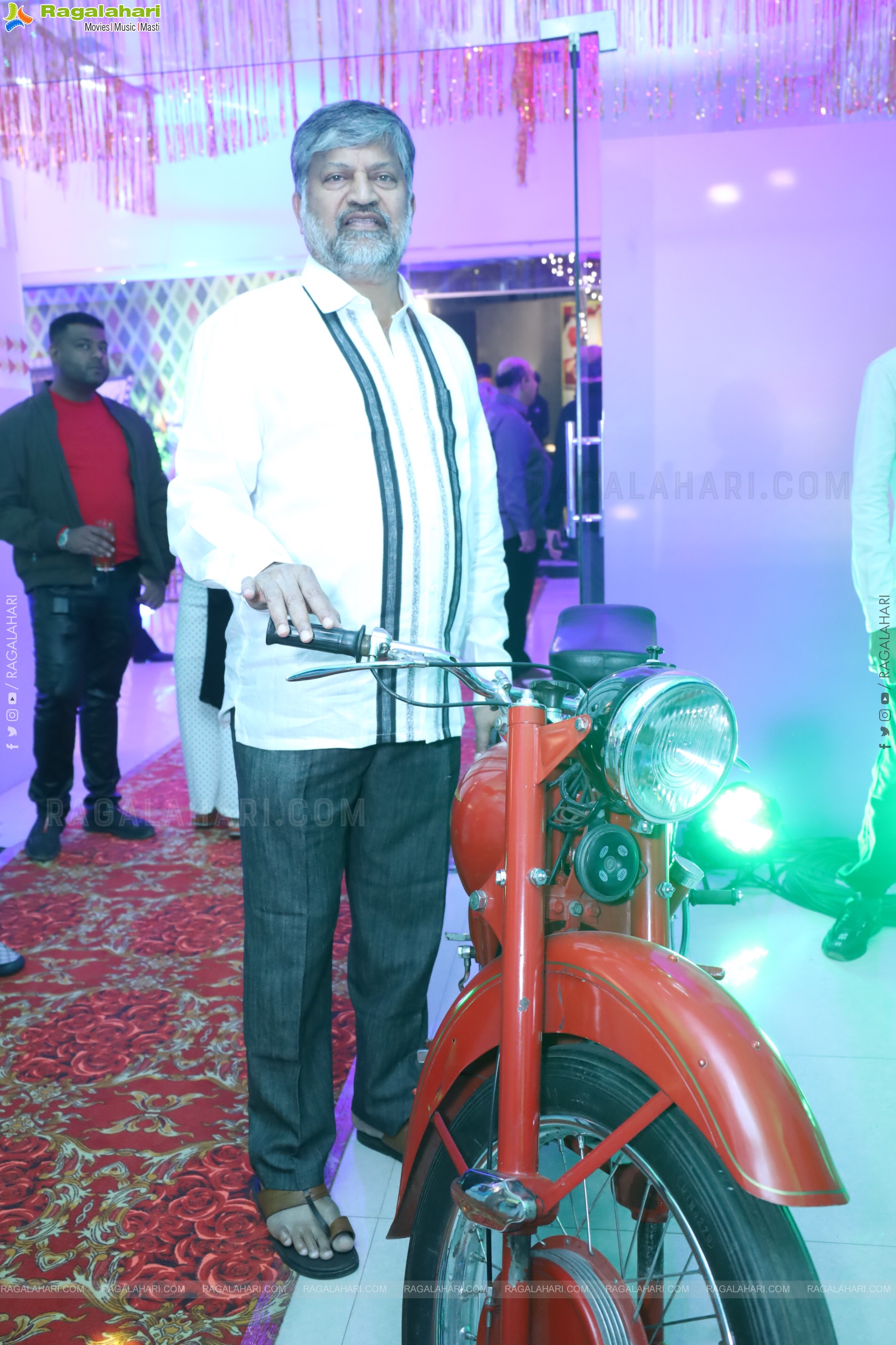 Lion Kiron Hosts a Grand Retro Edition-Themed K Party at Butta Convention