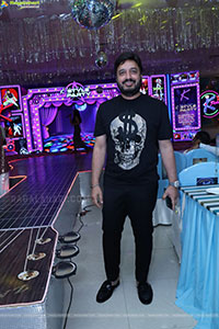 Lion Kiron Hosts a Grand Retro Edition-Themed K Party 