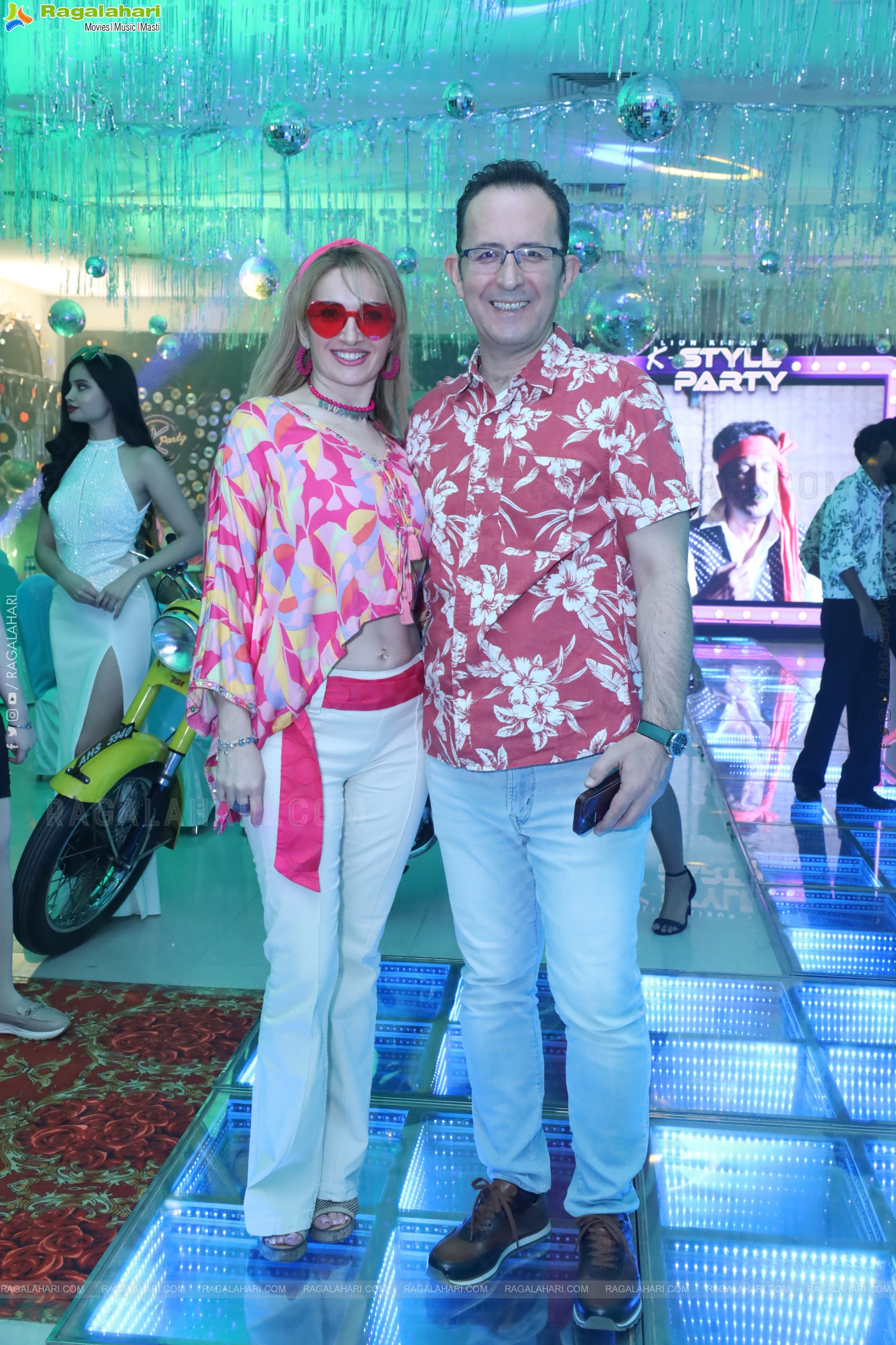 Lion Kiron Hosts a Grand Retro Edition-Themed K Party at Butta Convention
