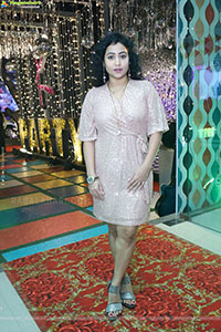 Lion Kiron Hosts a Grand Retro Edition-Themed K Party 