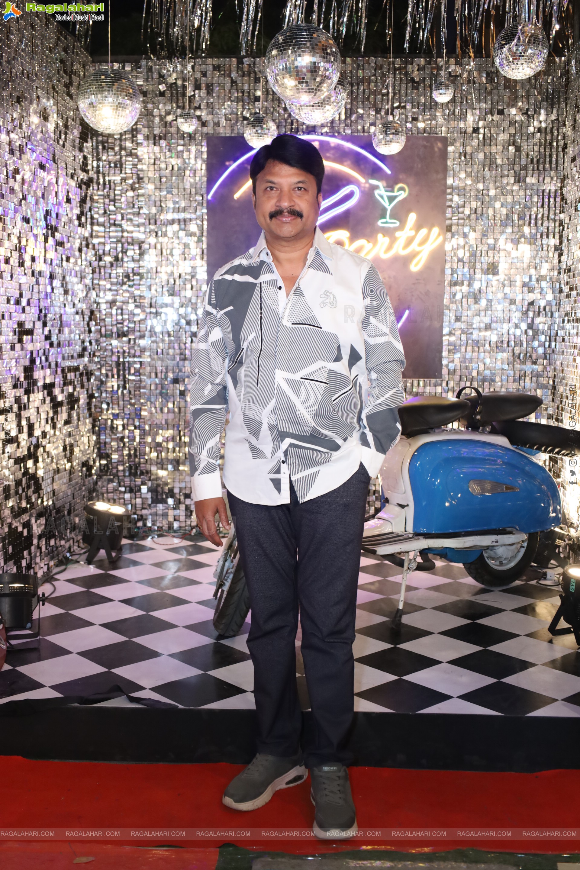 Lion Kiron Hosts a Grand Retro Edition-Themed K Party at Butta Convention