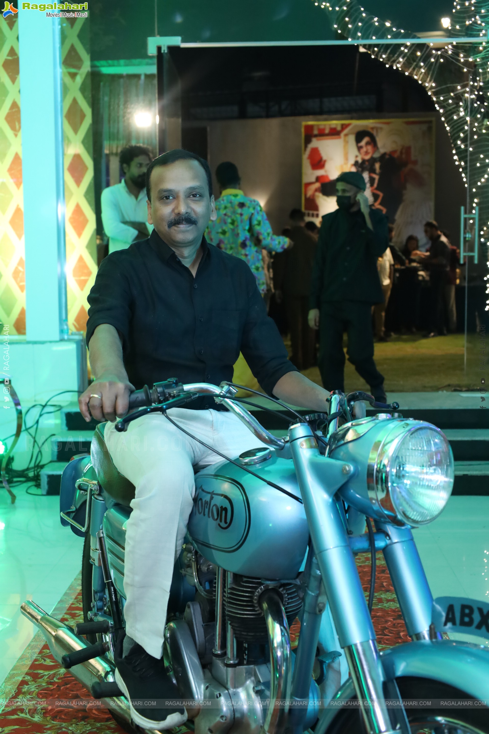 Lion Kiron Hosts a Grand Retro Edition-Themed K Party at Butta Convention