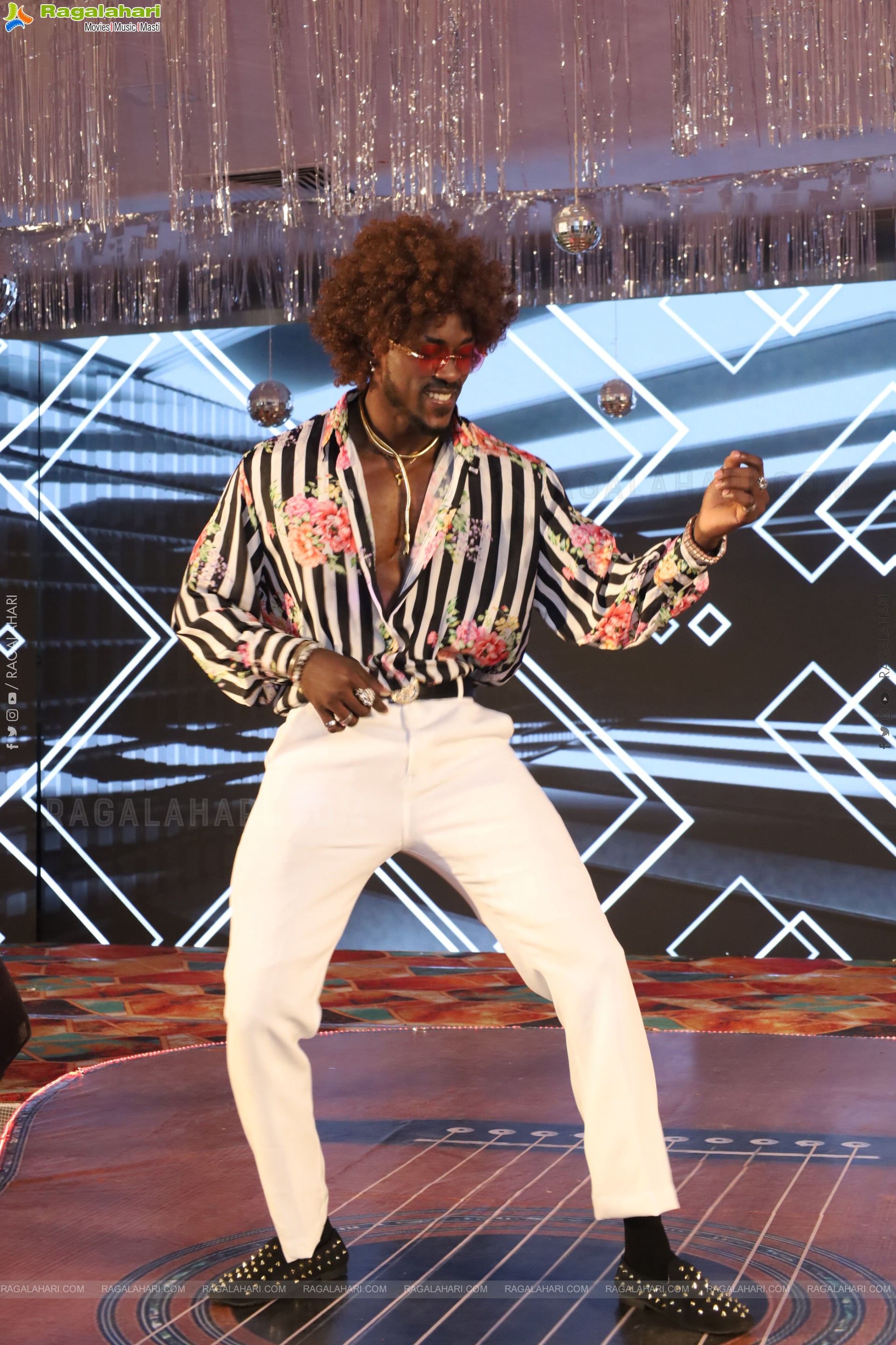 Lion Kiron Hosts a Grand Retro Edition-Themed K Party at Butta Convention