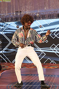 Lion Kiron Hosts a Grand Retro Edition-Themed K Party 