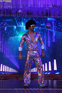 Lion Kiron Hosts a Grand Retro Edition-Themed K Party 